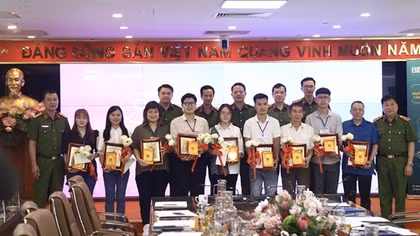 Có tài khoản định danh điện tử, không cần trình thẻ căn cước công dân