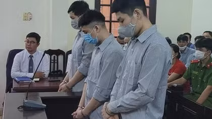 Vụ sập giàn giáo 4 người tử vong ở Hà Nội: Ba bị cáo lĩnh hơn 17 năm tù
