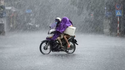 Mưa to từ Bắc Bộ vào đến Thừa Thiên Huế, Nam Bộ ngày nắng nóng