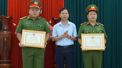 Khen thưởng tập thể, cá nhân tham gia bắt hung thủ vụ trọng án