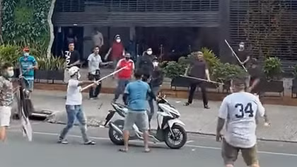 Gây án bằng hung khí tự chế