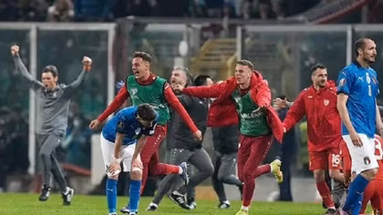 Italia ngồi nhà xem World Cup, HLV Roberto Mancini than "quá đen"