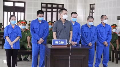 Cán bộ Sở nhận hối lộ giúp “chuyên gia dỏm” nhập cảnh trái phép