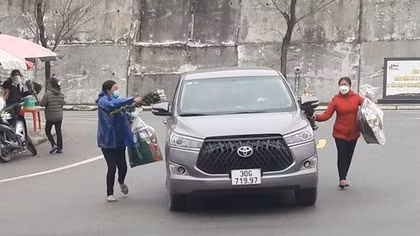 Chèo kéo khách ở Ngã ba Đồng Lộc