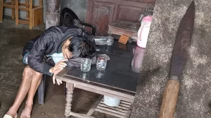 Chủ nhà đâm chết bạn nhậu rồi... ngủ gục