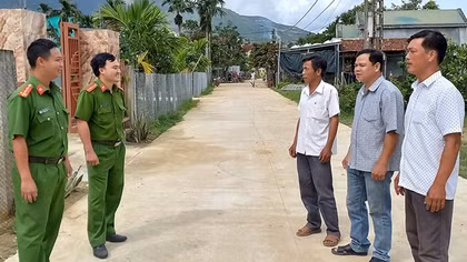 Nhiều người dân hiến đất mở đường giao thông nông thôn