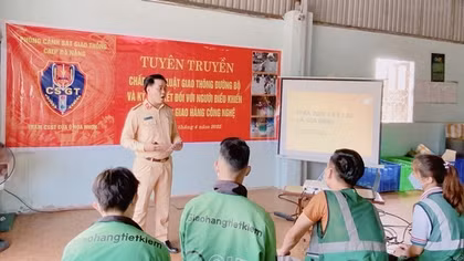 Tài xế xe công nghệ cam kết không sử dụng điện thoại khi lái xe