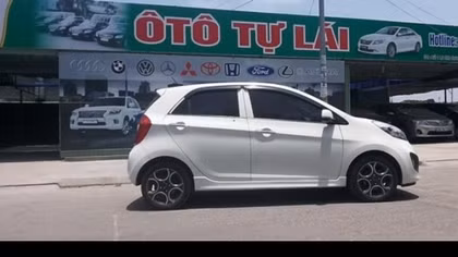 Thuê xe tự lái, làm giả đăng ký mang đi cầm cố