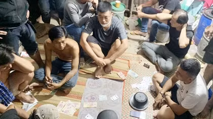 Bắt quả tang 14 đối tượng đánh bạc, tạm giữ trên 140 triệu đồng