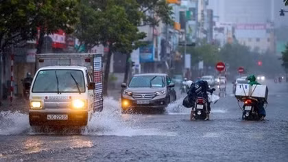 Mưa diện rộng trên khắp ba miền, nguy cơ lũ quét, sạt lở đất