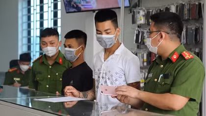 "Ăn bay" iPhone của học sinh để xài ma túy