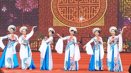 Rộn ràng Gala Tiếng hát người làm báo