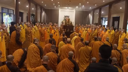 Hàng ngàn tăng ni, phật tử tham dự lễ nhập kim quan Thiền sư Thích Nhất Hạnh