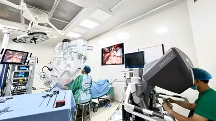 Phẫu thuật nội soi ung thư tuyến giáp qua tiền đình miệng