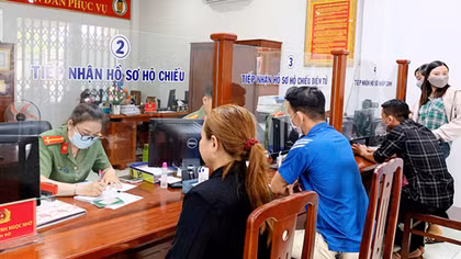 Công an Bạc Liêu hoàn thành cao điểm 90 ngày đêm cấp hộ chiếu