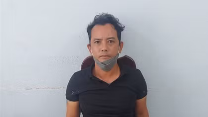Giữa ban ngày giật điện thoại người đi đường