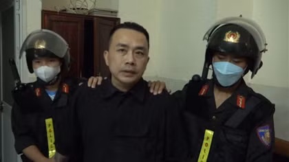 Khởi tố, bắt giam Việt kiều dọa tung ảnh “nóng” để cưỡng đoạt tiền của người tình