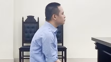 Hất văng người phụ nữ trên nắp capo xuống đường, lái xe lĩnh 12 năm tù