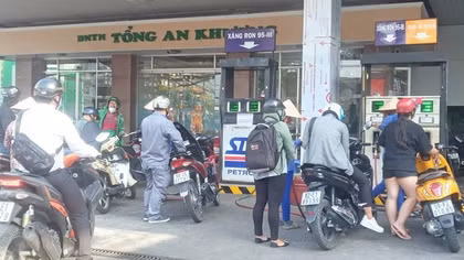 Kiểm tra những cây xăng treo biển "hết hàng" và 30.000đ/lần bơm