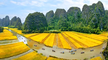 71 hoa hậu du lịch thế giới trình diễn tại Festival Tràng An kết nối di sản - Ninh Bình