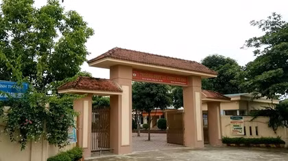 Nam sinh lớp 11 đâm bạn lớp 12 tử vong khai "do chống đỡ màn đánh hội đồng"