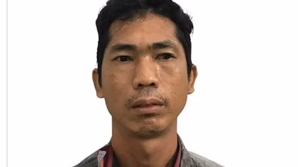 Đâm 2 người thương vong rồi leo lên mái nhà lẩn trốn