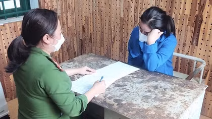 Sắm loa, đèn nháy để "mở tiệc" ma túy tại phòng trọ