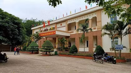 Kỷ luật hàng loạt cán bộ xã đi du lịch trong ngày làm việc