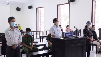Nguyên 2 hiệu trưởng và kế toán trưởng Trung tâm GDTX Bình Phước lãnh án