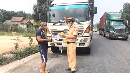 Xử lý nghiêm xe chở vật liệu xây dựng quá khổ, quá tải