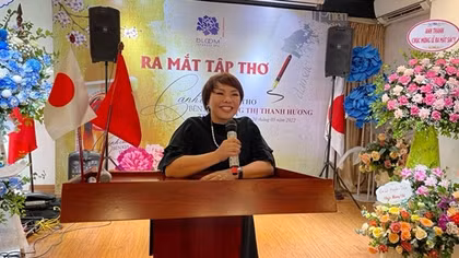 Nhà thơ Đặng Thị Thanh Hương và cánh cửa bên kia trời