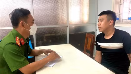 Đối tượng truy nã bị bắt giữ khi về nhà thăm vợ