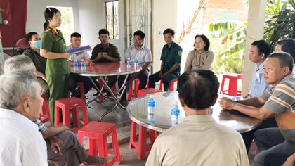 Hình ảnh đẹp của nữ Trưởng Công an xã vùng biên