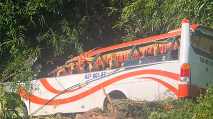 Xe khách lao xuống vực, hơn 20 người bị thương