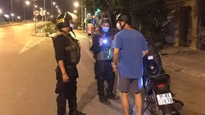 Tổ tuần tra 282 Công an Thanh Hóa xuyên đêm giữ gìn an ninh trật tự