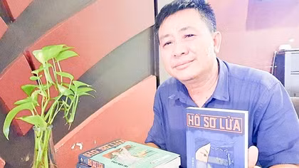Nhà văn Lại Văn Long: 30 năm vắt kiệt mình với "Hồ sơ lửa"