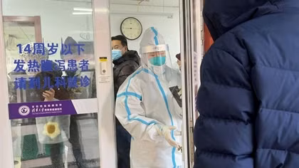 Trung Quốc xoay trục chống COVID-19 với điểm tựa vaccine