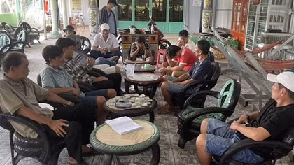 Bắt sới bạc trực tuyến trong quán giải khát