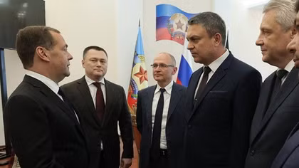 Cựu Tổng thống Nga Medvedev thay mặt ông Putin tới Donbass
