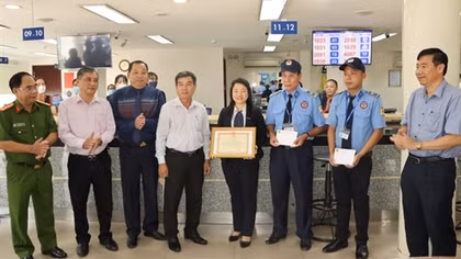 Thưởng nóng lực lượng có thành tích bắt kẻ cướp ngân hàng ở Đồng Tháp