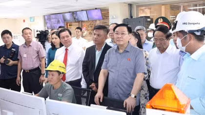 Chủ tịch Quốc hội trao quyết định thành lập thị xã Chơn Thành