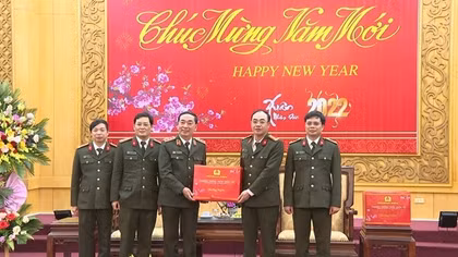 Thứ trưởng Trần Quốc Tỏ chúc Tết tại tỉnh Ninh Bình