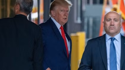 FBI "ghé thăm" nhà cựu Tổng thống Trump tìm kiếm tài liệu gì?