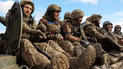 Ukraine triển khai binh sĩ và vũ khí tới biên giới Donbass