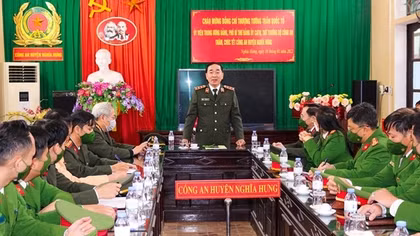 Thứ trưởng Trần Quốc Tỏ kiểm tra công tác tại Công an huyện Nghĩa Hưng