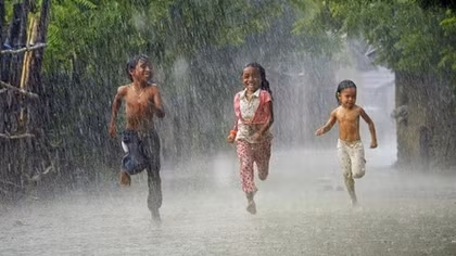 Các tỉnh thành trên cả nước có mưa rào và giông, Hà Nội trời mát mẻ
