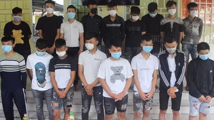 Vác dao, bom xăng hỗn chiến do "tranh một bóng hồng"