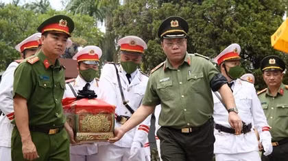 Tiễn biệt người lính cứu hoả dũng cảm Đặng Anh Quân