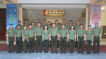 Nâng cao hiệu quả công tác quản lý xuất nhập cảnh phục vụ nhiệm vụ phát triển kinh tế, xã hội