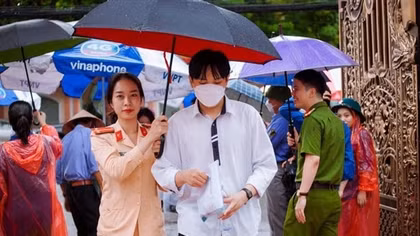 Những hình ảnh đẹp của tuổi trẻ Công an Nghệ An trong kì thi THPT